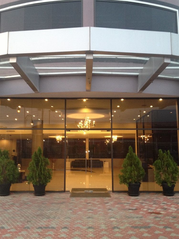 Regent Star Hotel Piarco 외부 사진
